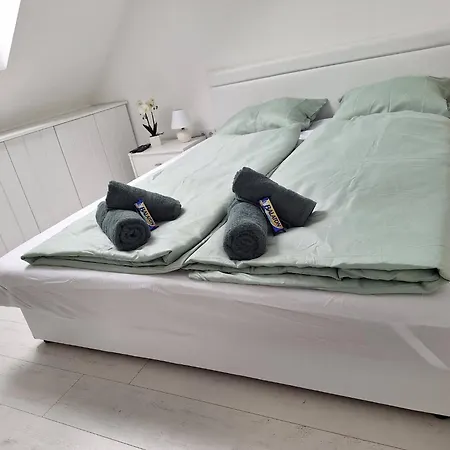 Appartement Menta Partkoezelben *