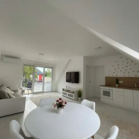 Menta Partkoezelben Appartement Balatonlelle