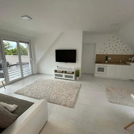 Menta Partkoezelben Appartement Balatonlelle