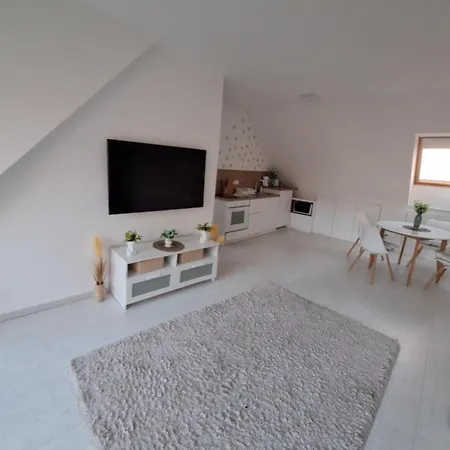 Appartement Menta Partkoezelben *