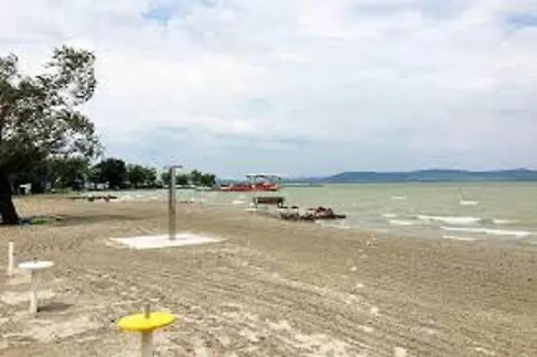 Menta Partkoezelben Appartement *